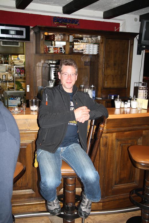 Der Admin an der Theke